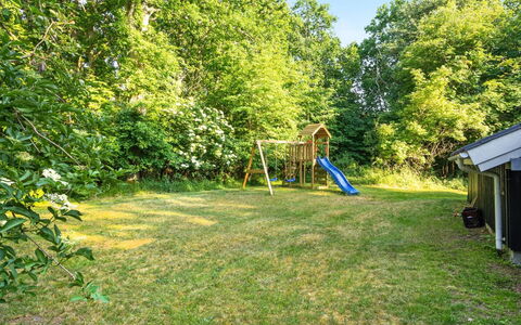 Lovis - 600M from the Sea: Arbuste, Jardin, Pelouse, Ombre, Lumière Du Soleil, Arrière-Cour, Aménagement Paysager, Des Bois, Cour, Parc
