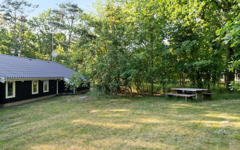 Lovis - 600M from the Sea: Herbe, Arbre, Lot Terre, Zone Rurale, Ombre, Jardin, Couverture De Sol, Pelouse, Chalet, Arrière-Cour
