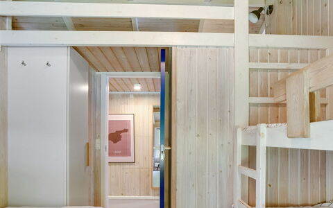 Lovis - 600M from the Sea: Chambre, Design Intérieur, Sol, Sol, Bois, Lit, Plafond, Lit Superposé, Meubles, Pièce