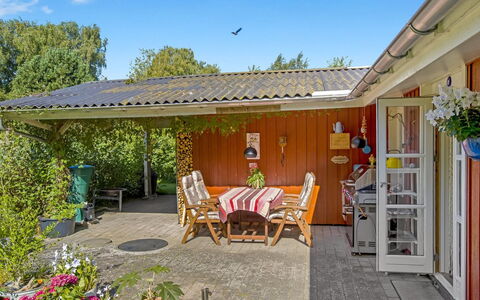 Hartvig - 800M from the Sea: Bois, Domicile, Porche, Plate-Forme, Dur, Toit, Tache De Bois, Parquet, Eco Hôtel