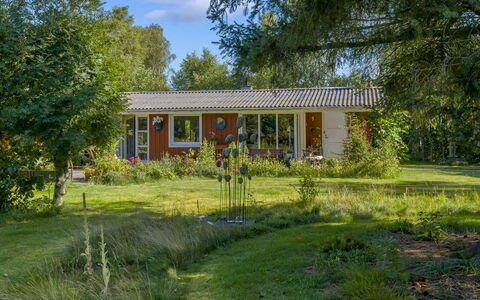 Hartvig - 800M from the Sea: Bois, Domicile, Porche, Plate-Forme, Dur, Toit, Tache De Bois, Parquet, Eco Hôtel