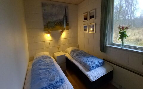 Hartvig - 800M from the Sea: Chambre, Sol, Lit, Cadre De Lit, Literie, Drap De Lit, Matelas, Dortoir, Daylighting