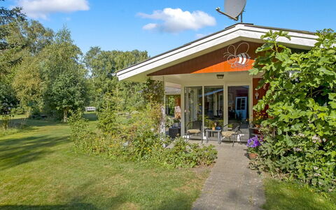 Hartvig - 800M from the Sea: Maison, Arbuste, Domicile, Chalet, Toit, Jardin, Biens, Pelouse, Ferme, Cour