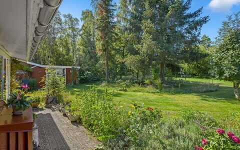 Hartvig - 800M from the Sea: Toit, Chalet, Domicile, Ombre, Siding, Ferme, Porche, Structure En Plein Air, Batiments Jardin