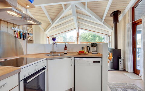 Bessi - 700M from the Sea: Bois, Sol, Meubles, Évier, Design Intérieur, Sol, Principaux Appliance, Comptoir, Luminaire Plomberie, Cuisine