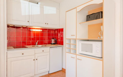 Sainte Maxime 450: Cabinetry, Meubles, Fenêtre, Bâtiment, Appareil De Cuisine, Comptoir, Cuisine, Bois, Design Intérieur