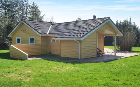 Eljena - 600M from the Sea: Toit, Chalet, Batiments Jardin, Cabanon, Siding, Pelouse, Allée, Cour, Arrière-Cour, Structure En Plein Air