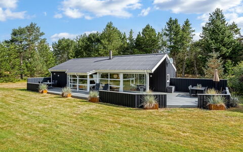 Friederike - 300M from the Sea: Bleu, Arbuste, Chalet, Couverture De Sol, Jardin, Biens, Ombre, Aménagement Paysager, Ferme, Eco Hôtel