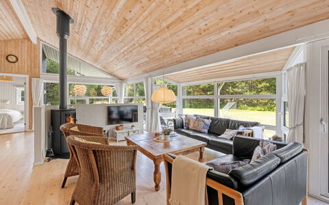 Friederike - 300M from the Sea: Bleu, Arbuste, Chalet, Couverture De Sol, Jardin, Biens, Ombre, Aménagement Paysager, Ferme, Eco Hôtel