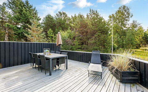 Friederike - 300M from the Sea: Bleu, Arbuste, Chalet, Couverture De Sol, Jardin, Biens, Ombre, Aménagement Paysager, Ferme, Eco Hôtel