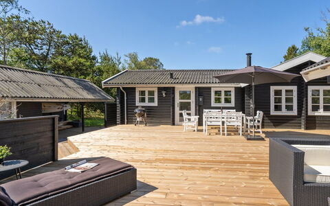 Dorthea - 200M from the Sea: Meubles, Design Intérieur, Sol, Bois, Sol, Plafond, Parquet, Chaise, Table, Éclairage
