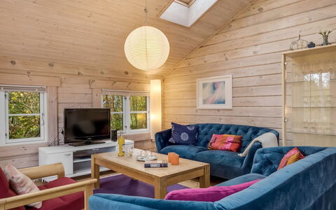 Tanas - 2Km from the Sea: Bois, Design Intérieur, Domicile, Plafond, Meubles, Maison, Pièce, Salon, Canapé, Sol