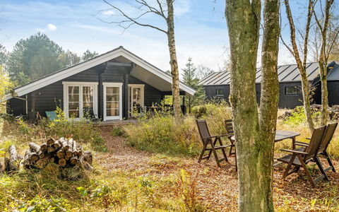 Tanas - 2Km from the Sea: Domicile, Chalet, Maison, Toit, Biens, Couverture De Sol, Batiments Jardin, Siding, Ferme, Jardin