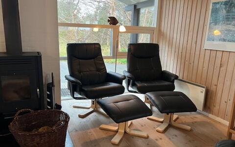 Eldmar - 500M from the Sea: Appartement, Ombre, Balcon, Chaise, Clôture, Mobilier De Jardin, Aluminium, Gazon Artificiel