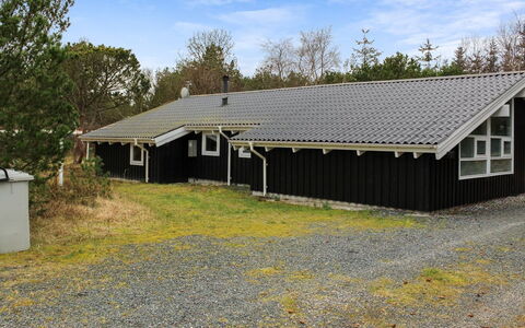 Eldmar - 500M from the Sea: Toit, Maison, Lot Terre, Domicile, Chalet, Biens, Batiments Jardin, Ombre, Cabane En Rondins, Aménagement Paysager
