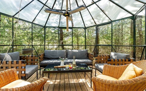 Hakan - 4Km from the Sea: Bleu, Arbuste, Chalet, Couverture De Sol, Jardin, Biens, Ombre, Aménagement Paysager, Ferme, Eco Hôtel