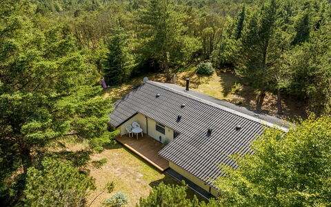 Hakan - 4Km from the Sea: Bleu, Arbuste, Chalet, Couverture De Sol, Jardin, Biens, Ombre, Aménagement Paysager, Ferme, Eco Hôtel