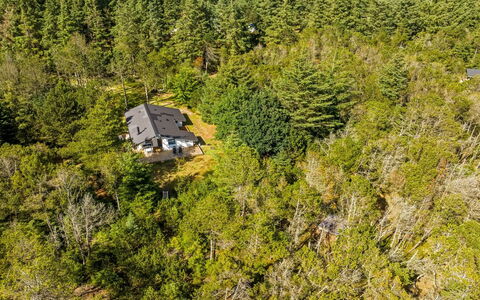 Hakan - 4Km from the Sea: Bleu, Arbuste, Chalet, Couverture De Sol, Jardin, Biens, Ombre, Aménagement Paysager, Ferme, Eco Hôtel