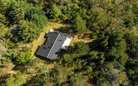 Hakan - 4Km from the Sea: Bleu, Arbuste, Chalet, Couverture De Sol, Jardin, Biens, Ombre, Aménagement Paysager, Ferme, Eco Hôtel