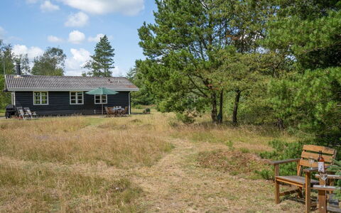 Gizelle - 1.5Km from the Sea: Herbe, Arbre, Bâtiment, Maison, Toit, Domicile, Chalet, Zone Rurale, Prairie