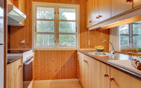 Gizelle - 1.5Km from the Sea: Bois, Cuisine, Design Intérieur, Sol, Comptoir, Évier, Luminaire Plomberie, Tache De Bois, Cabinetry, Robinet