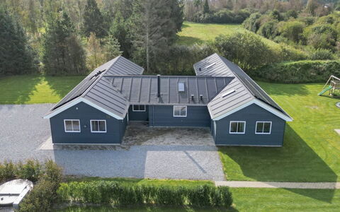 Sinikka - 350M from the Sea: Bois, Domicile, Porche, Plate-Forme, Dur, Toit, Tache De Bois, Parquet, Eco Hôtel