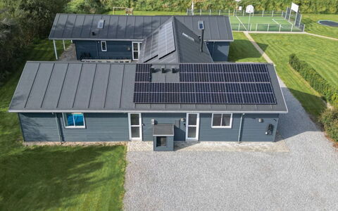 Sinikka - 350M from the Sea: Bois, Domicile, Porche, Plate-Forme, Dur, Toit, Tache De Bois, Parquet, Eco Hôtel