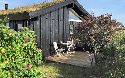 Gerulf - 600M from the Sea: Bleu, Arbuste, Chalet, Couverture De Sol, Jardin, Biens, Ombre, Aménagement Paysager, Ferme, Eco Hôtel