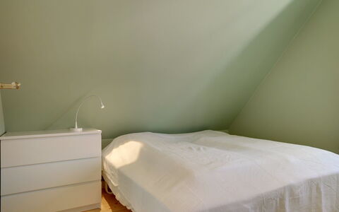 Liina - 200M from the Sea: Sol, Chambre, Sol, Design Intérieur, Lit, Bois, Drap De Lit, Literie, Plafond, Linge