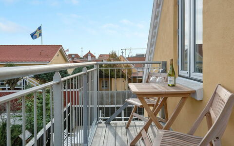 Liina - 200M from the Sea: Bois, Meubles, Chaise, Balcon, Appartement, Plate-Forme, Mobilier De Jardin, Porche, Tache De Bois, Balustrade