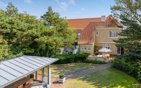 Amila - 425M from the Sea: Domicile, Zone Résidentielle, Maison, Toit, Arbuste, Biens, Lot Terre, Chalet, Jardin, Ferme