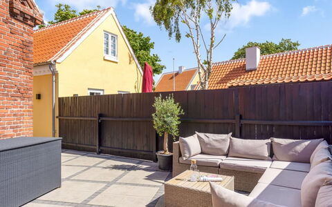 Edita - 250M from the Sea: Maison, Domicile, Toit, Chalet, Biens, Aménagement Paysager, Batiments Jardin, Siding, Ferme