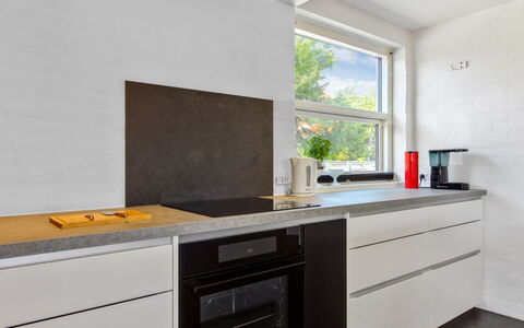 Kælle - 500M from the Sea: Comptoir, Cuisine, Sol, Appareil De Cuisine, Bois, Design Intérieur, Électroménager, Cabinetry, Principaux Appliance, Sol