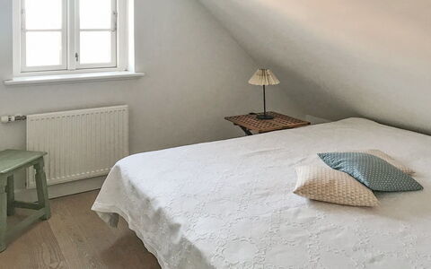 Ejda - 700M from the Sea: Lit, Chambre, Sol, Sol, Mur, Design Intérieur, Bois, Drap De Lit, Literie, Plafond