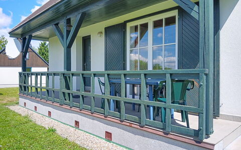 Holiday Hill 56: Porche, Balcon, Ombre, Dur, Tache De Bois, Balustrade, Balustre, Structure En Plein Air, Plate-Forme, Planche