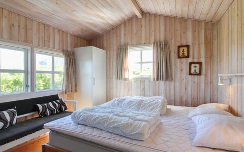 Terttu - 300M from the Sea: Bois, Lit, Chambre, Design Intérieur, Sol, Meubles, Sol, Plafond, Domicile, Cadre De Lit
