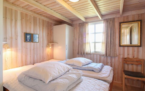 Terttu - 300M from the Sea: Lit, Chambre, Meubles, Mur, Drap De Lit, Bois, Design Intérieur, Sol, Literie, Sol