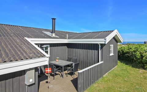 Terttu - 300M from the Sea: Bois, Toit, Domicile, Maison, Chalet, Siding, Biens, Ombre, Porche, Cour