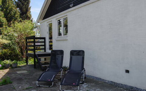 Melina - 100M from the Sea: Piscine, Mobilier De Jardin, Meubles, Recours, Dalle, Eco Hôtel, Ombre, Chaise, Loisir, Biens