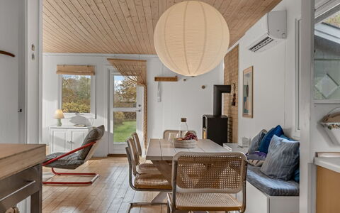 Cordelia - 400M from the Sea: Piscine, Mobilier De Jardin, Meubles, Recours, Dalle, Eco Hôtel, Ombre, Chaise, Loisir, Biens
