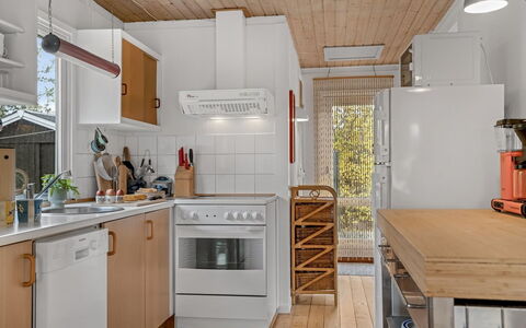 Cordelia - 400M from the Sea: Cuisine, Appareil De Cuisine, Comptoir, Principaux Appliance, Sol, Bois, Cabinetry, Design Intérieur, Meubles, Électroménager