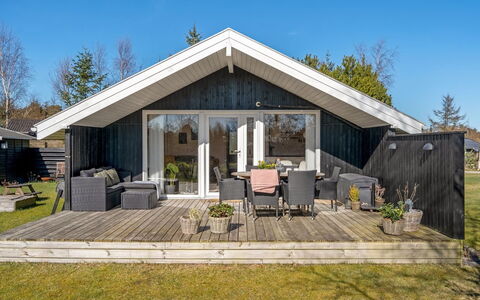 Aderice - 1Km from the Sea: Meubles, Design Intérieur, Sol, Bois, Sol, Plafond, Parquet, Chaise, Table, Éclairage