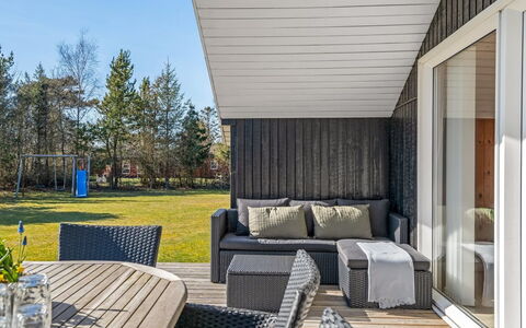 Aderice - 1Km from the Sea: Meubles, Design Intérieur, Sol, Bois, Sol, Plafond, Parquet, Chaise, Table, Éclairage