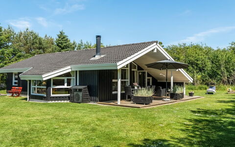 Vilmar - 1.2Km from the Sea: Meubles, Design Intérieur, Sol, Bois, Sol, Plafond, Parquet, Chaise, Table, Éclairage