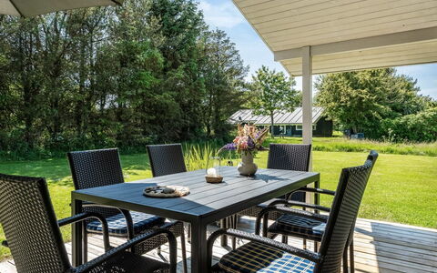 Vilmar - 1.2Km from the Sea: Meubles, Design Intérieur, Sol, Bois, Sol, Plafond, Parquet, Chaise, Table, Éclairage