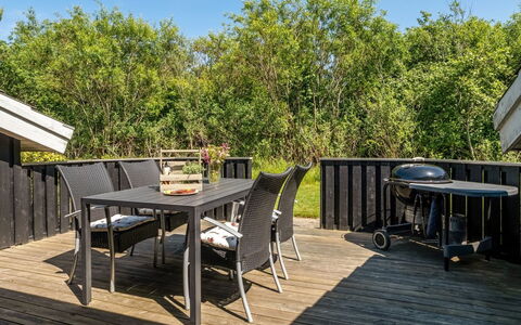 Vilmar - 1.2Km from the Sea: Meubles, Design Intérieur, Sol, Bois, Sol, Plafond, Parquet, Chaise, Table, Éclairage