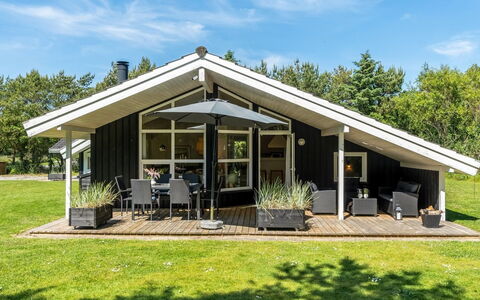 Vilmar - 1.2Km from the Sea: Meubles, Design Intérieur, Sol, Bois, Sol, Plafond, Parquet, Chaise, Table, Éclairage