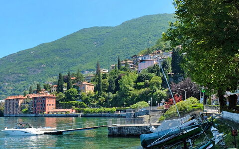 Condominio dei Giardini: L'Eau, Plante, Bâtiment, Ressources En Eau, Navire, Montagne, Bateau, Ciel, Véhicule, Arbre