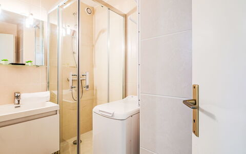 Les Issambres 100: Sol, Design Intérieur, Sol, Plafond, Luminaire Plomberie, Pièce, Salle De Bains, Plomberie, Porte, Toilette