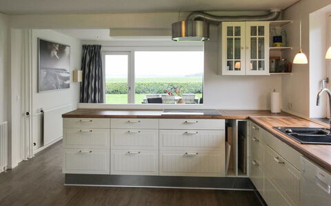 Spase - 250M to the Fjord: Cabinetry, Cuisine, Meubles, Comptoir, Design Intérieur, Appareil De Cuisine, Sol, Bois, Luminaire, Tiroir